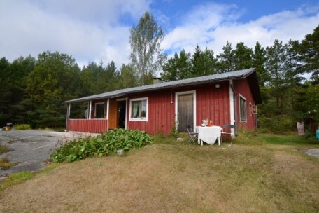 Mindre bostadshus vid Föglövägen 1248 på Sommarö, Föglö | Nytt pris!